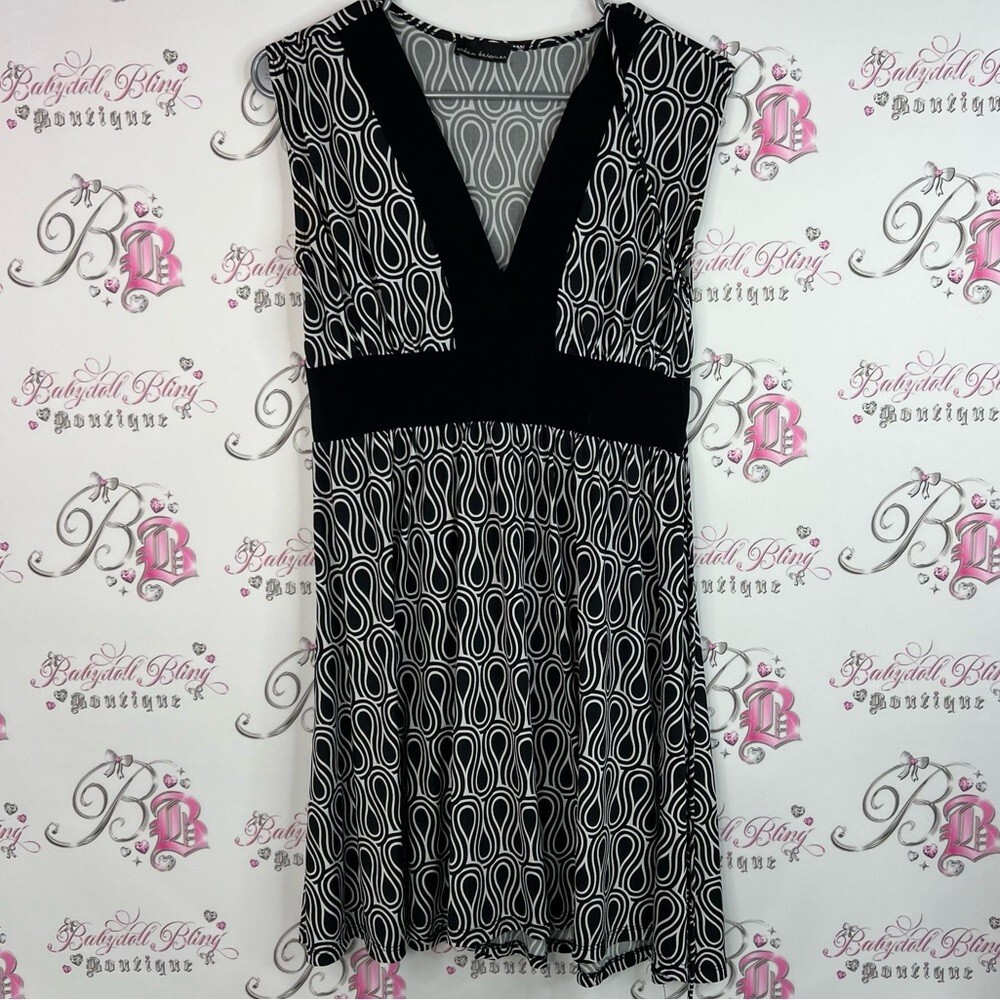 Urban Behavior tank top waves swirl Vneck tank style Monochrome Wave Dress